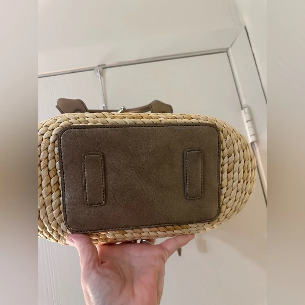 Liz Claiborne Straw Bag with issues ⚠️
